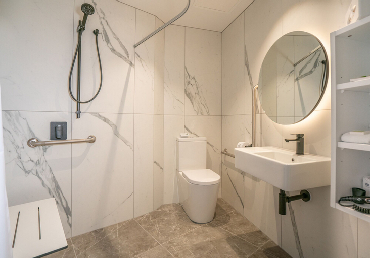 Bathroom 13