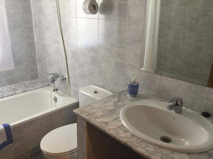 Bathroom, Hostal El Quintà, Girona