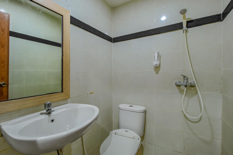 Bathroom 12