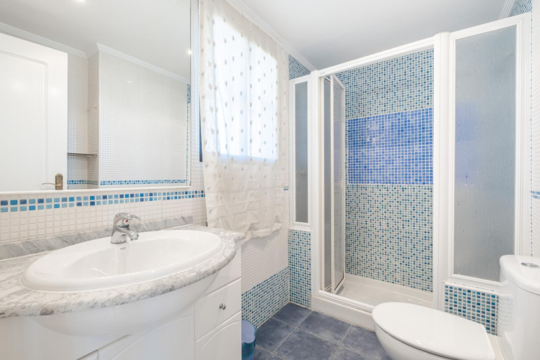 Bathroom, Trinisol 7-A Sea Views Apartment Levante Beach, Alicante