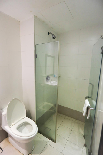 Bathroom 14