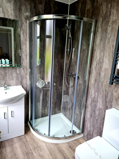 Bathroom 3, The Market Inn Hotel, Dumfries and Galloway