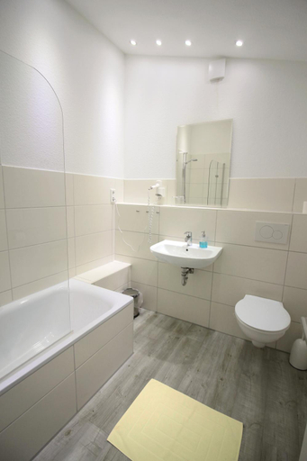 Bathroom, Hotel Zur Linde, Cuxhaven