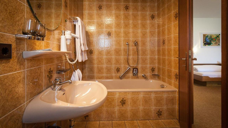 Bedroom 2, Gasthaus zum Hirsch, Ortenaukreis