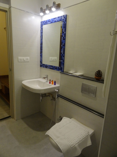 Bathroom 5, Utse Suites, Bangalore