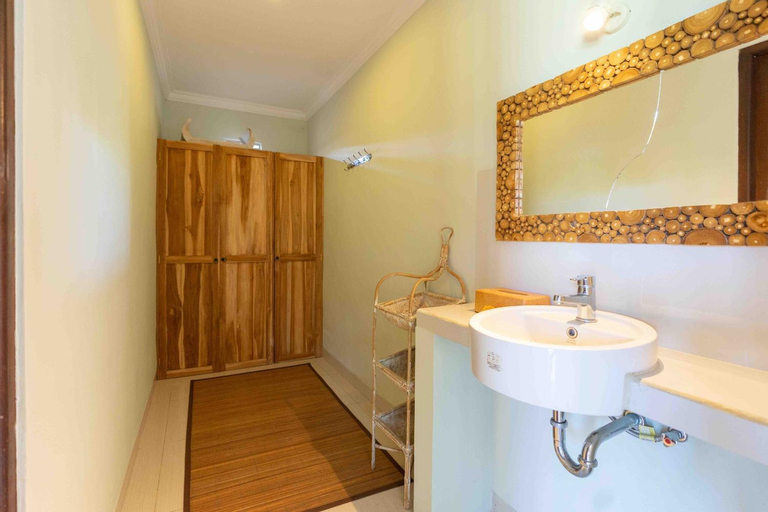 Bathroom 14