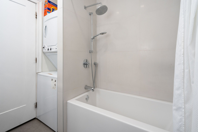 Bathroom 4, Plateau Prime Residence, Montréal