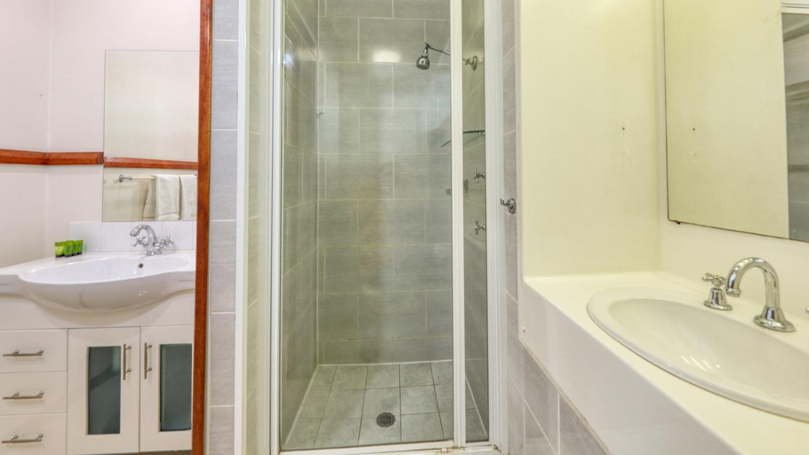 Bathroom 3, Across Country Motor Inn, Dubbo - Pt A