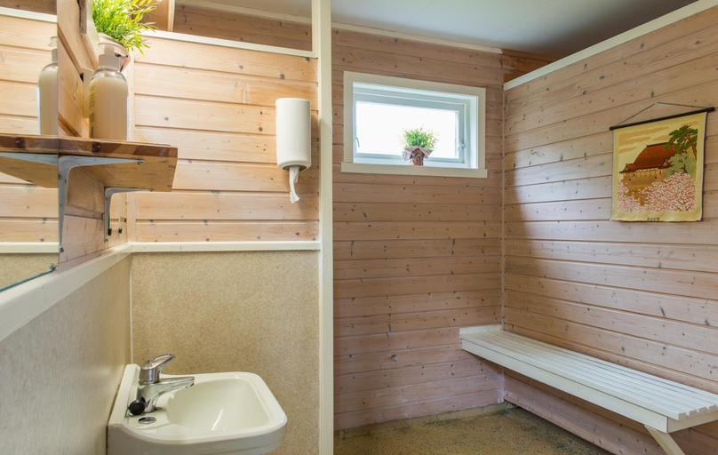 Bathroom 3, Nesset Fjordcamping, Stryn