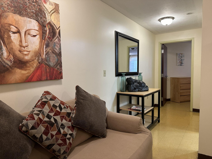 Others 5, Cozy Downtown Apartment TV Walk Everywhere, Allegheny