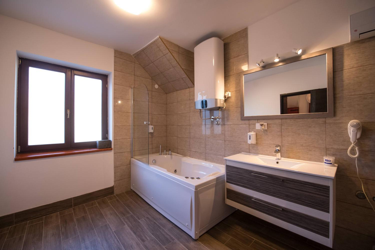 Others 5, Gardos rooms, Belgrade