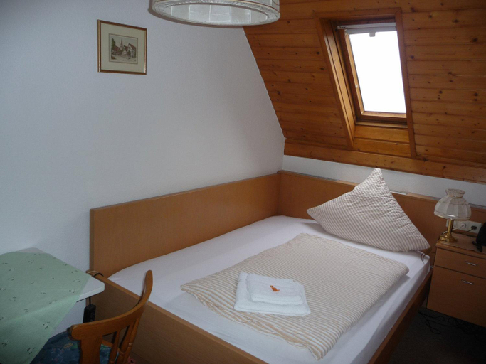 Bedroom 2, Wengerterstube & Gastezimmer Kern, Karlsruhe