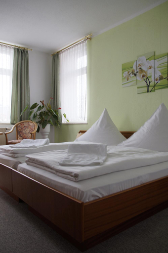 Bedroom, Ratskeller Thum, Erzgebirgskreis