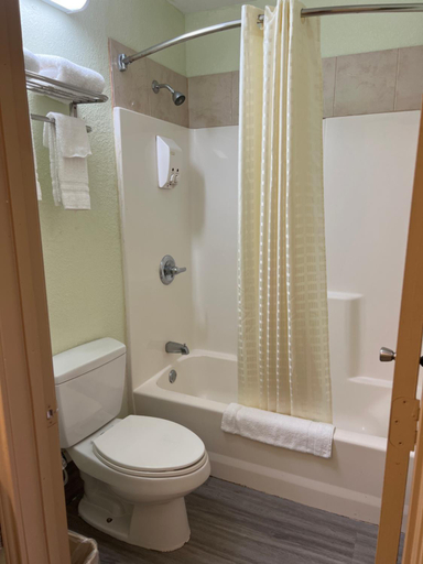 Bathroom 2, Budget Inn, Lavaca