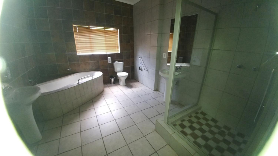 Bathroom 3, Gabbata Lodge, City of Tshwane