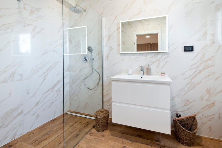 Bathroom 3, Apartments Sunrise & Sunset by Irundo, Rovinj