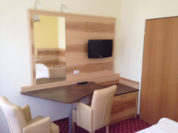 Bedroom 2, Hotel zum Kastell, Oberwart
