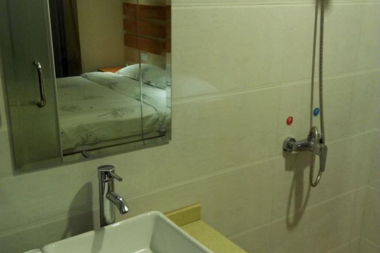 Bathroom 3, Pinshang Holiday Hotel, Qiannan Buyei and Miao