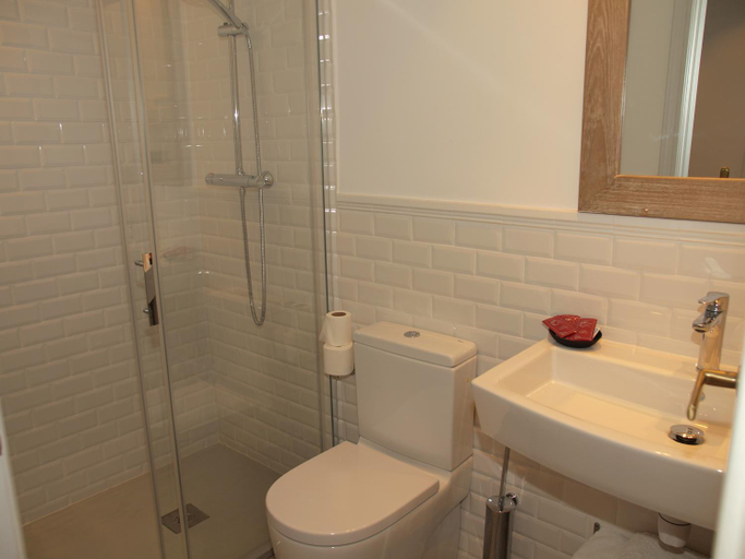 Bathroom 2, Hostal Portofino, Barcelona