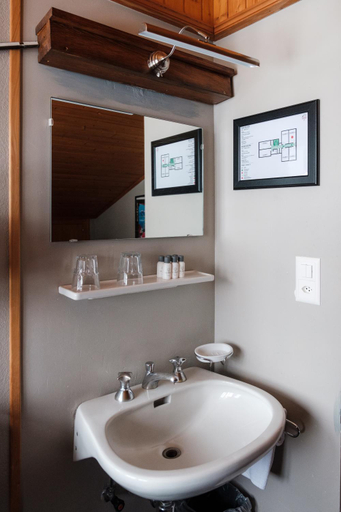 Bathroom 3, Le Coucou Hotel Restaurant & Lounge-Bar, Pays-d'Enhaut