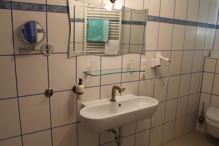 Bathroom 4, Kreuzerhof Hotel Garni, Ansbach