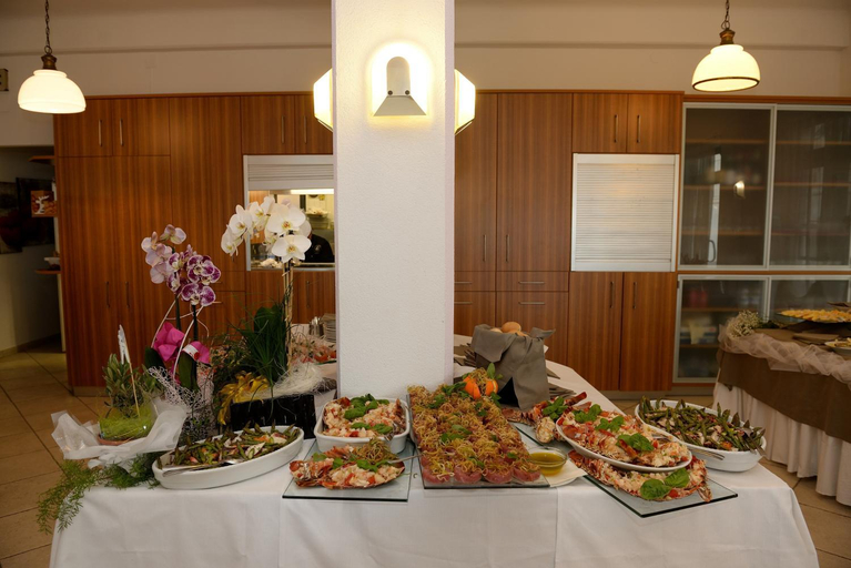 Others 4, Hotel Ristorante Milton, Savona