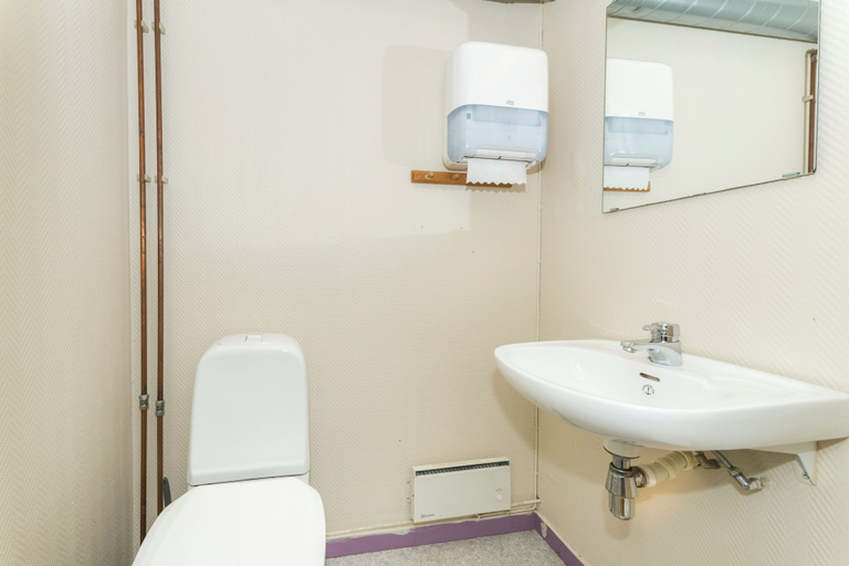 Bathroom 4, Wahlbrygga, Vågan