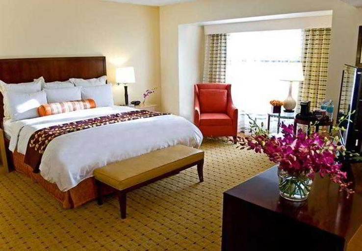 Bedroom 2, Oakland Marriott City Center, Alameda