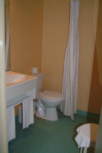 Bathroom 3, Hotel Bertrand, Meuse