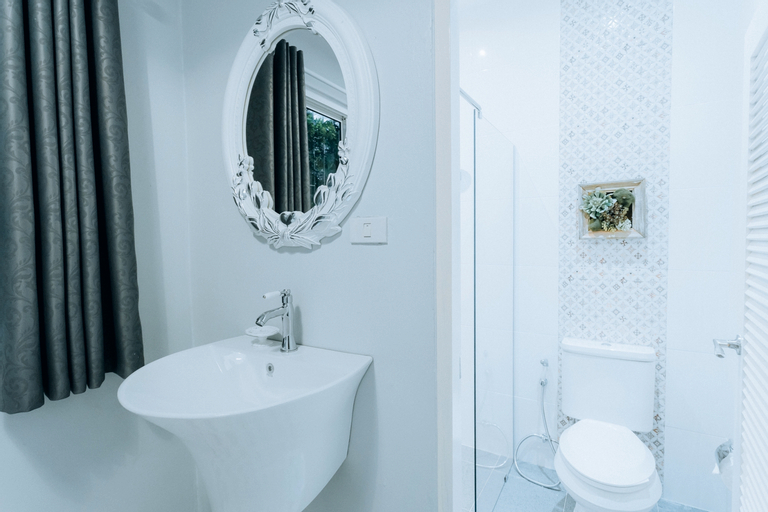 Bathroom 11