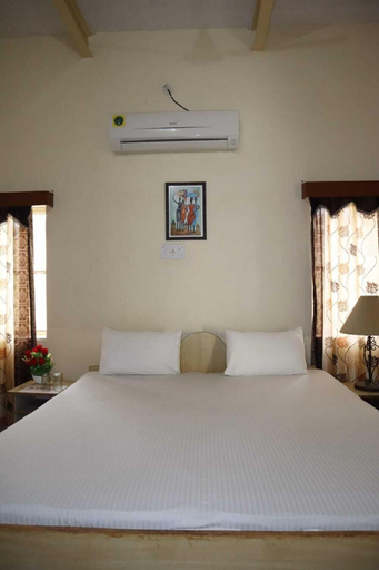 Bedroom 5, Hotel Surya palace, Jhunjhunun