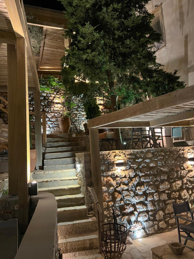 Others 5, PortaDelMare deluxe suites, Attica