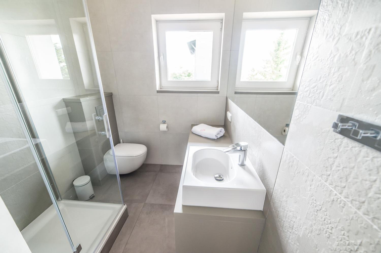 Bathroom 2, Silver One Apartments, Gdańsk City