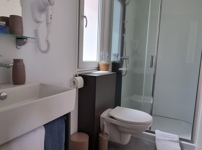 Bathroom 3, Blue Charm Mobile Home, Orebić