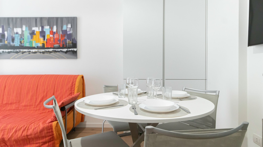 Others 4, Italianway - Sigieri 10, Milano