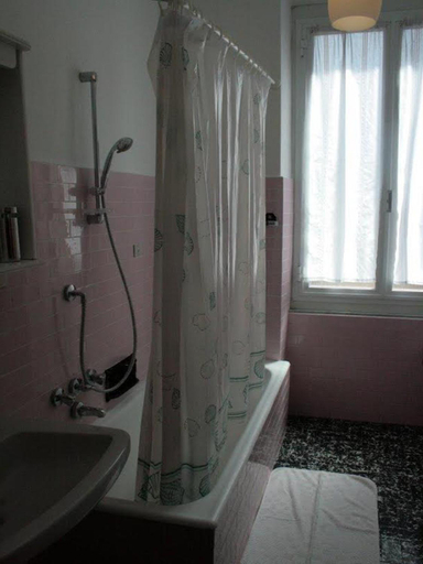 Bedroom 4, Belvedere NO AIR CONDITIONING, Genova