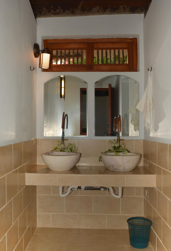 Bathroom 3, Laguna Beach Club, Masaya