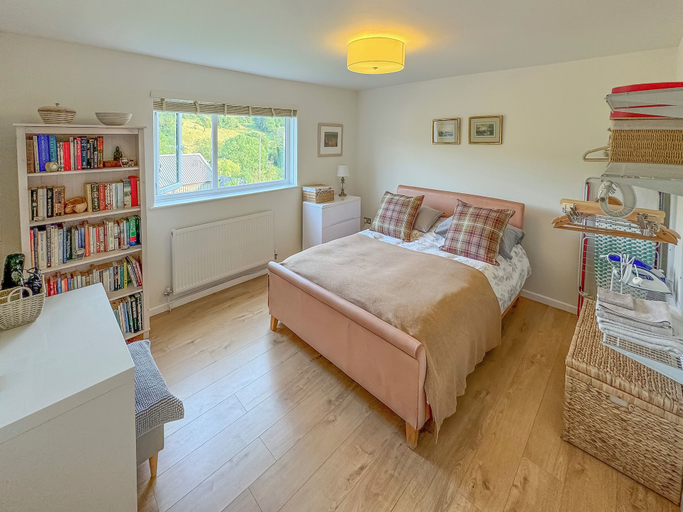Bedroom 2, Stroud's Golden Valley 2-bedroom Apartment Retreat, Gloucestershire