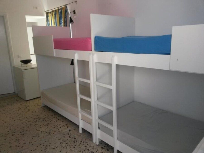 Bedroom 4, Fira Backpackers Place, South Aegean