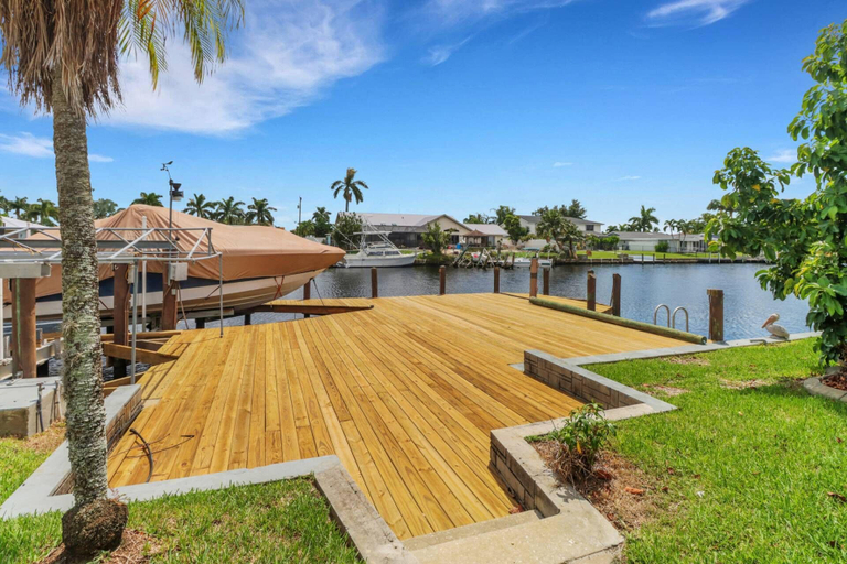 Exterior & Views 2, 2014 Savona Pkwy, Lee