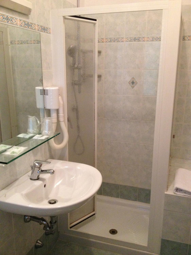 Bathroom, Hotel Limone, Brescia