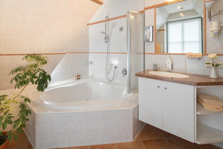 Bathroom 3, Hotel Altes Zollhaus, Friesland