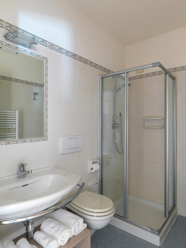 Bathroom 3, Resort Casale Le Torri, Pisa