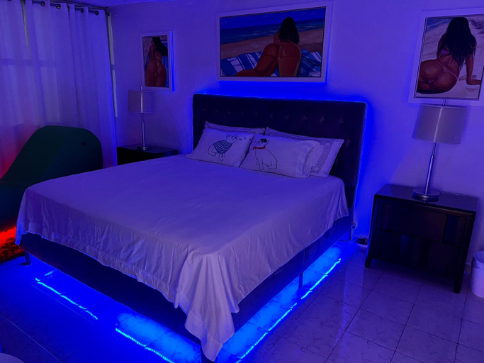 Others 4, Beachfront Tropical Tantra Apartment