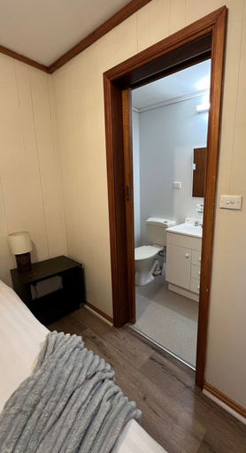 Bedroom 2, Deniliquin Pioneer Tourist Park, Deniliquin