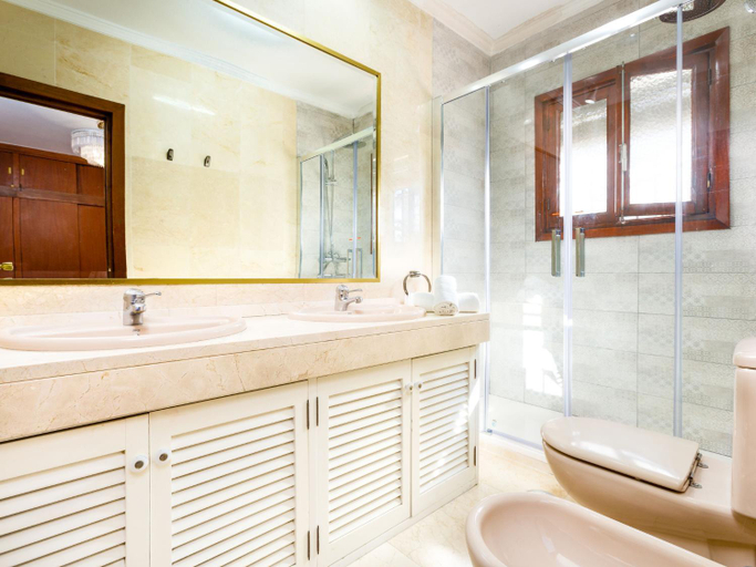 Bathroom 4, Villa Villa Tulipan by Interhome, Málaga