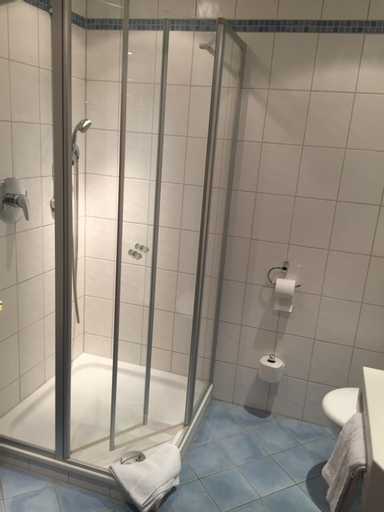 Bedroom 3, Hotel Seiserhof & Seiseralm, Rosenheim