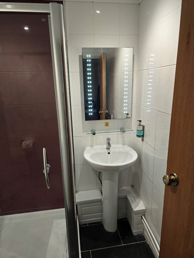 Bathroom 4, Best Western Reading Calcot Hotel, Reading