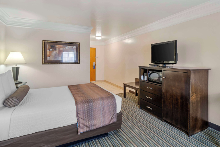 Bedroom 3, Best Western Liberty Inn, Kern