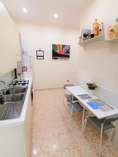 2, Verrotti House, Napoli